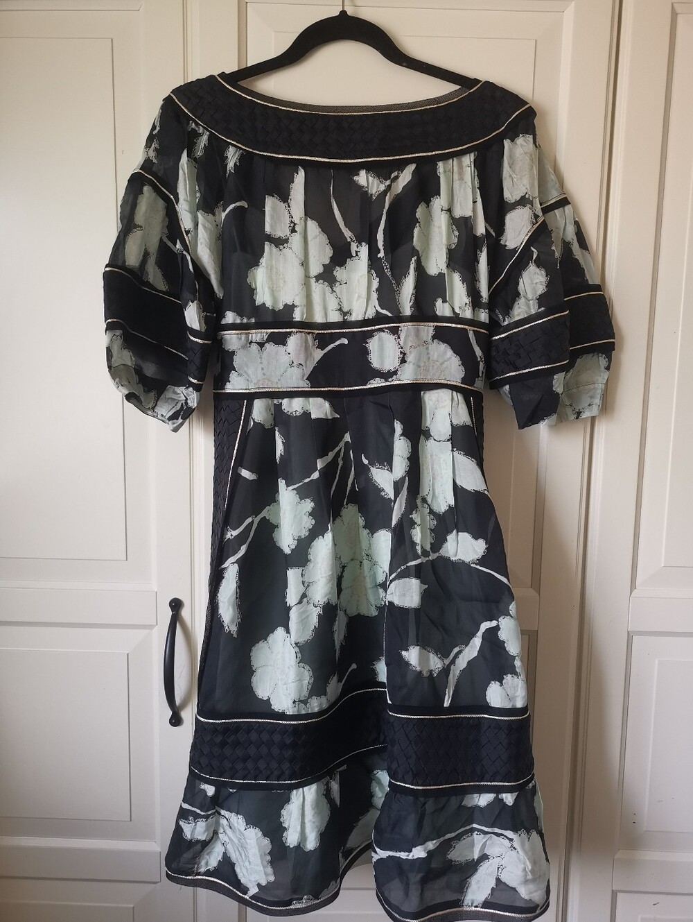 100% Silk Floral V‑Neck Short Sleeve Dress - Pale Mint Flower Print - Picture 7 of 9